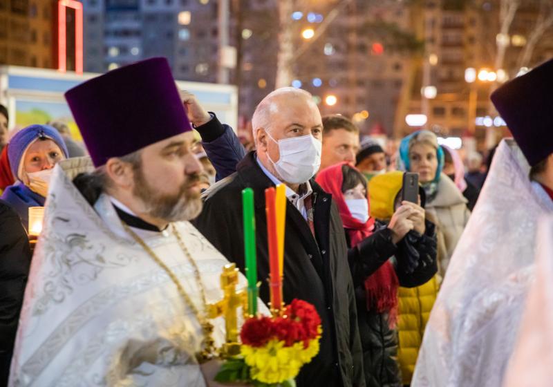 Присутствовал на праздничном пасхальном богослужении и бывший глава Сургута Вадим Шувалов
