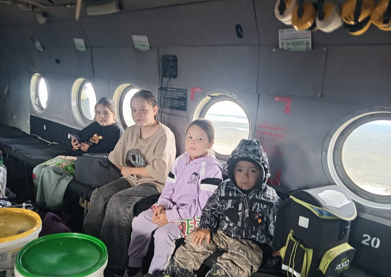 В родное стойбище детей вернут также на вертолетах уже весной.