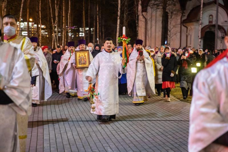 В Крестном ходе только в ХрамеСвятого великомученика Георгия Победоносца приняли участие более 200 прихожан