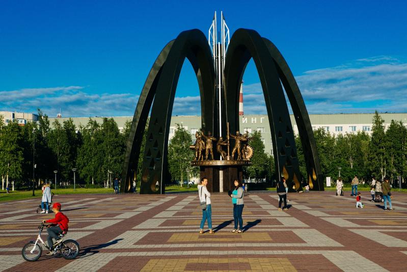 Монумент трудовому подвигу нефтяников. Фото: А. Шумай