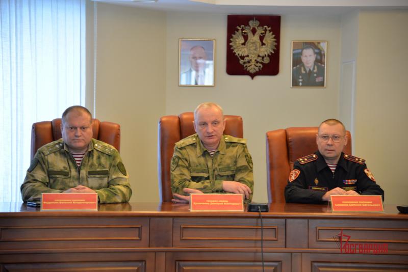 Евгений Симаков на фото крайний справа