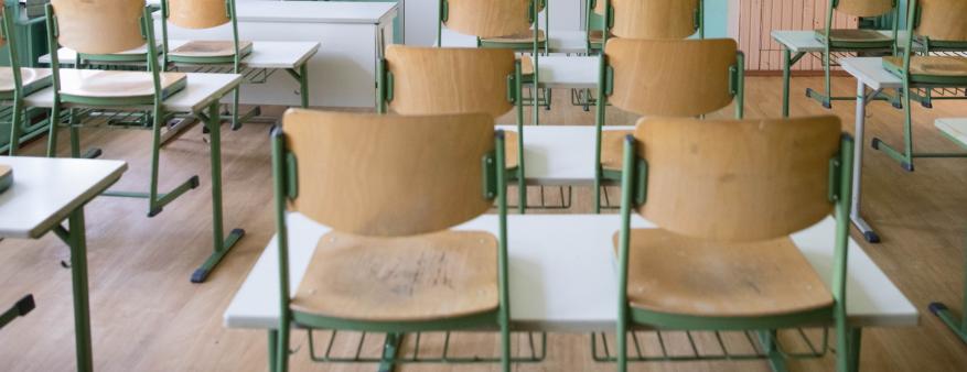 Раздели одноклассницу В ХМАО ученики раздели одноклассницу и заставили лечь на снег