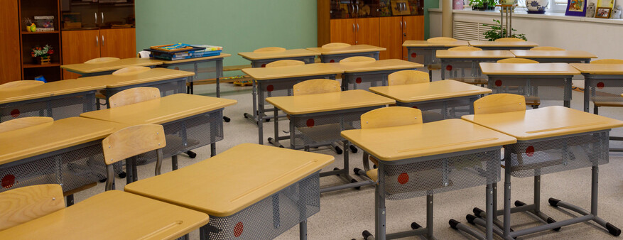 В Нефтеюганске учительница швырнула учебник в ученика