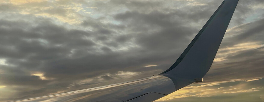 «Бог нас уберег»: история пассажирки рейса Сургут-Дубай, чудом избежавшего ракетные обстрелы