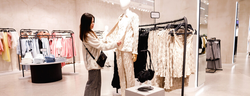 Вместо вишлистов – no buy. Зумеры отказываются от шопинга с нового года и вот почему