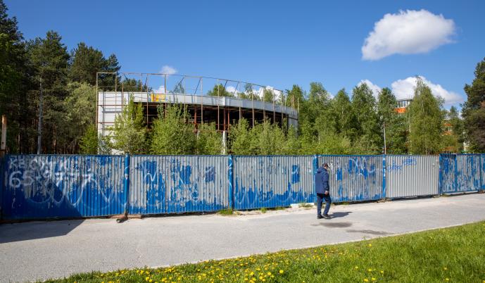 На месте недостроя у сквера на Энергетиков в Сургуте появится зона отдыха