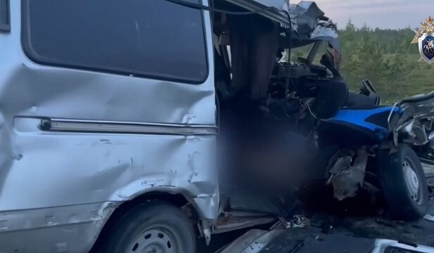 В жуткой аварии на трассе Сургут — Салехард погибли пять человек, двое из них - дети