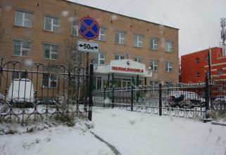 Жители Барсово просят отремонтировать здание районной поликлиники 