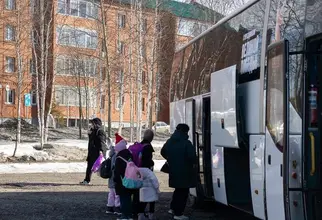 В Сургуте водитель автобуса высадил ребенка одного посреди дороги