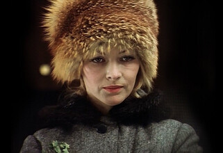 Тренд из 90-х дошел до Сургута: в моду вернулись меховые шапки 