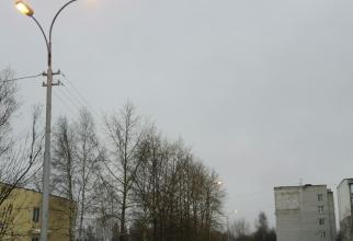 Возле школы №20 в Сургуте появилось долгожданное освещение