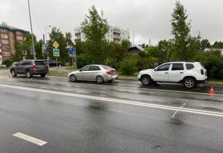В Ханты-Мансийске в ДТП с тремя автомобилями пострадали два водителя