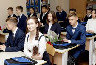 Школьники Сургута вернулись за парты. Но не все