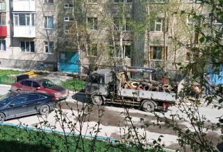 С улиц и дворов Нефтеюганска исчезают клумбы-шины