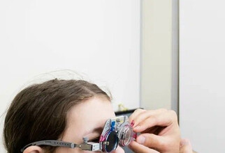 Сургутский офтальмолог рассказал, есть ли толк от ночных линз