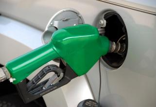 Цена на бензин в Югре превысила отметку в 50 рублей за литр