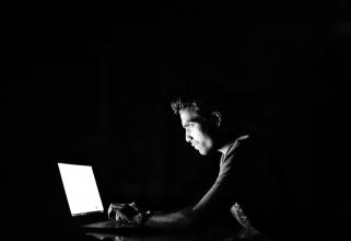 В Нижневартовске женщина потеряла 2,5 миллиона рублей, пытаясь играть на «бирже»