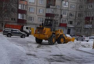 За несколько месяцев из дворов Сургута вывезли 600 тысяч кубометров снега