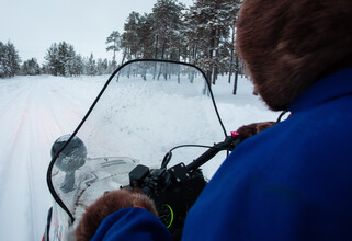 «В тайге только это поможет»: блогеру-оленеводу из ХМАО пришлось отогревать снегоход опасным методом в морозы