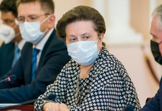 Губернатор Югры Наталья Комарова шесть раз привилась от коронавируса