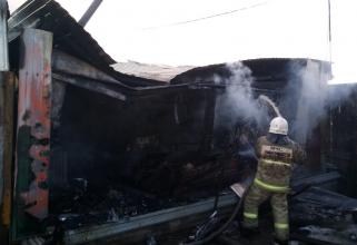 В Нижневартовске местный житель получил ожоги из-за пожара в гараже