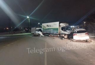 В тройном ДТП в Нефтеюганске пострадала автоледи