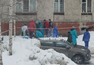 Жительница Нижневартовска выпрыгнула из окна больницы, спасти ее не удалось
