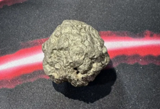 «Самородок для богатых»: загадочный космический камень продают в ХМАО