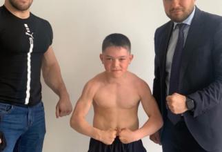 Мальчик из Сургутского района решил поставить новый российский рекорд по отжиманиям