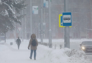 На города и районы ХМАО движется сильный снегопад и метель