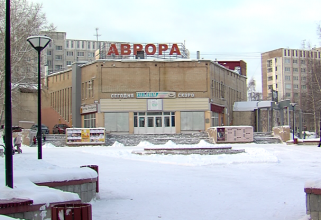 В Сургуте накануне вечером горел бывший кинотеатр «Аврора»