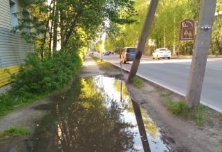 У Сургута нет денег починить тротуары у дорог, отремонтированных «Сургутнефтегазом»
