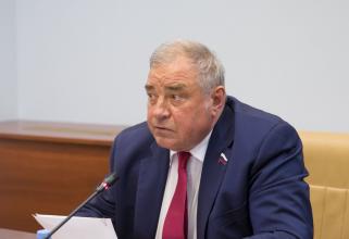 Юрий Важенин покидает место сенатора от Югры и завершает политическую карьеру