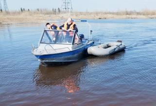 Два рыбака перевернулись на лодке в Нижневартовске