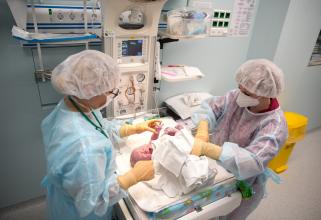 В Сургуте у новорожденной девочки удалили гигантскую кисту