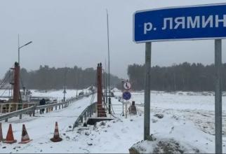 В Сургутском районе через реку Лямин установят наплавной мост вместо барж