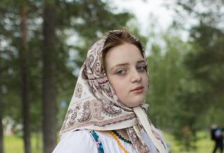 Курс на нежность: женщин Сургута хотят приучить носить платки