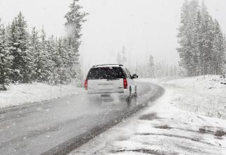 Дорожники Сургута очистили большинство городских дорог от снега и колейности