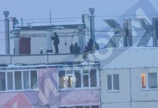 Сургутян шокировали фото детей, которые сидели на краю 10-этажки
