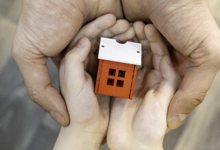 За год в ХМАО на 6% уменьшилось число детей-сирот