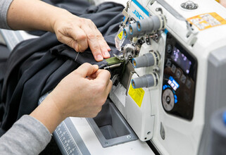 Мастерская по пошиву одежды для раненых бойцов СВО заработала в Сургутском районе