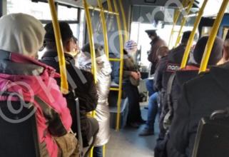 В Сургуте полицейские ловят «безмасочников» в автобусах