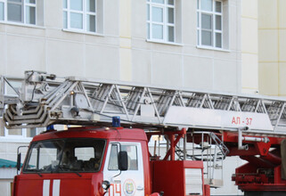 В школе Сургута загорелся кабинет, детей эвакуировали