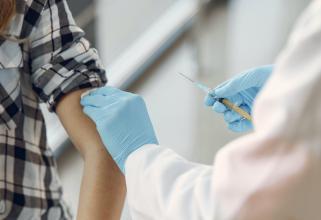В Сургутском районе 68 подростков вакцинировали от коронавируса «Спутником М»