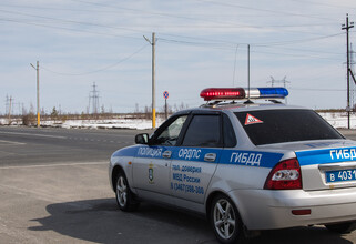 В ХМАО подросток угнал легковушку и уходя от погони застрял в сугробе