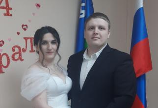11 пар поженились в Сургутском районе на День всех влюбленных