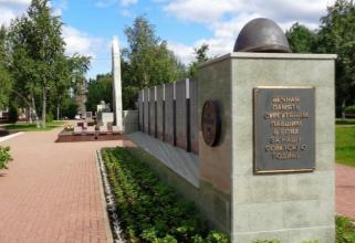 В Сургуте заменят плиты с именами героев войны на «Мемориале Славы»