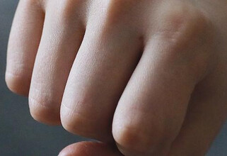В ХМАО следователи завели уголовное дело на хулигана, избившего подростка около торгового центра