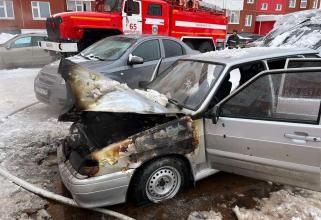 В Нижневартовске за одни сутки сгорело два автомобиля