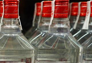 В Югре еще четыре жителя отравились паленым алкоголем — трое из них погибли